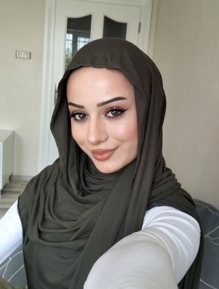 Yapraklı Jigolo Bayan Escort Alina
